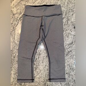 Lululemon Lululemon Wunder Under Crop II (Roll Down) White Black SIZE 4